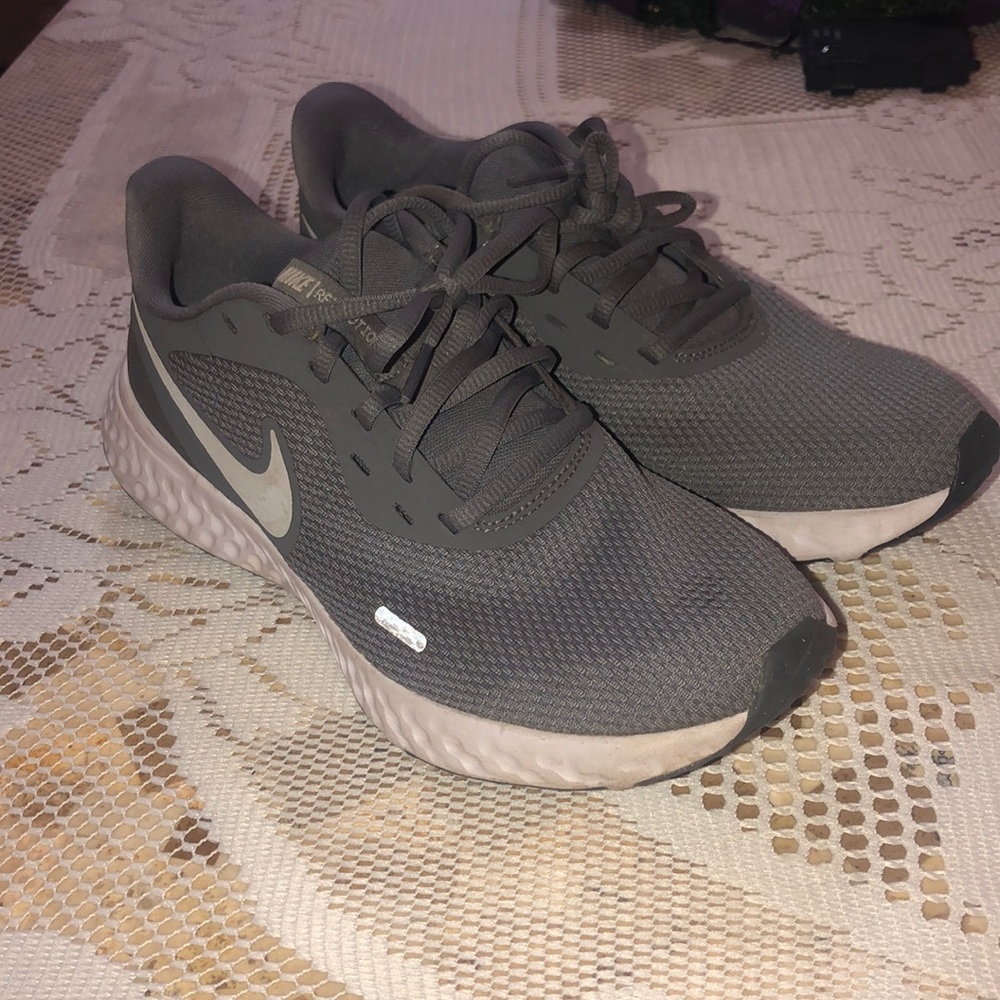 Women’s Nike Revolution